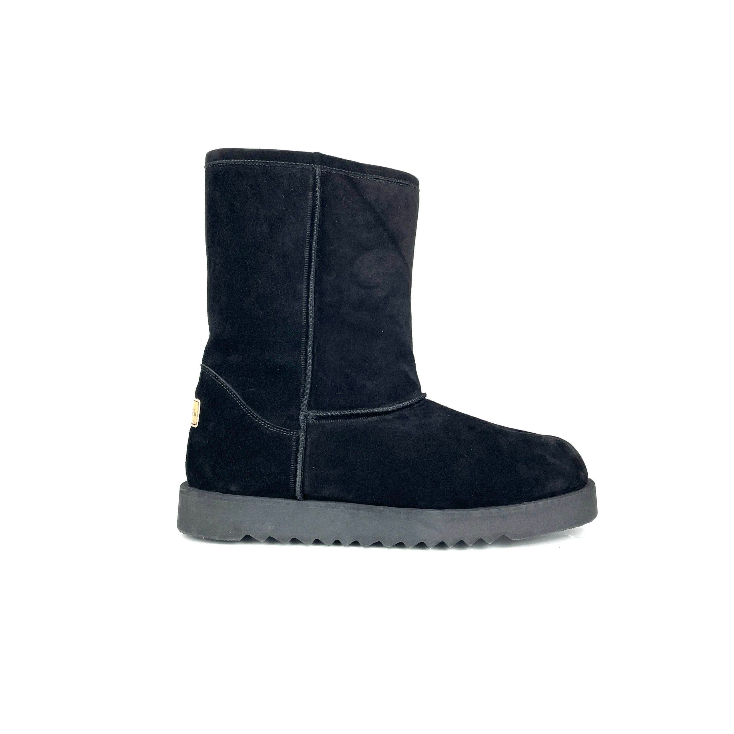BLACK Tuggs pre order